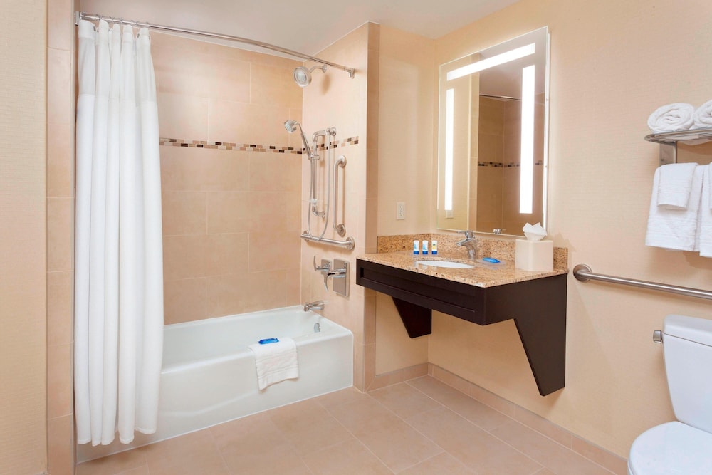 Fairfield by Marriott Inn & Suites New York Midtown Manhattan/Penn Station 14/33