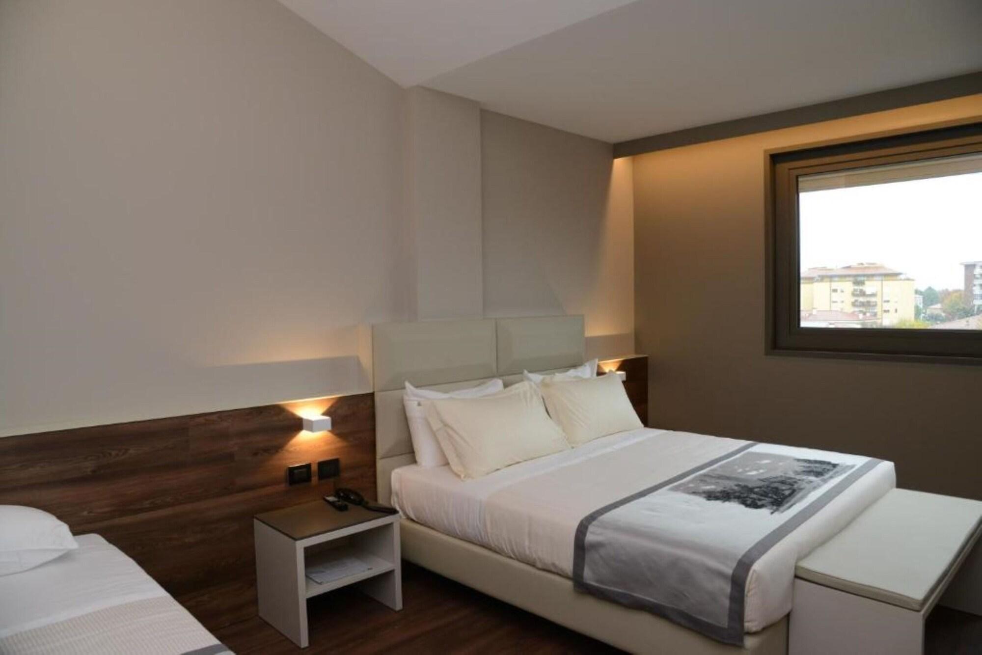 Junior Suite, Multiple Beds