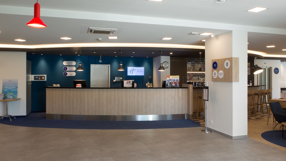 Holiday Inn Express Geneva Airport 7/39