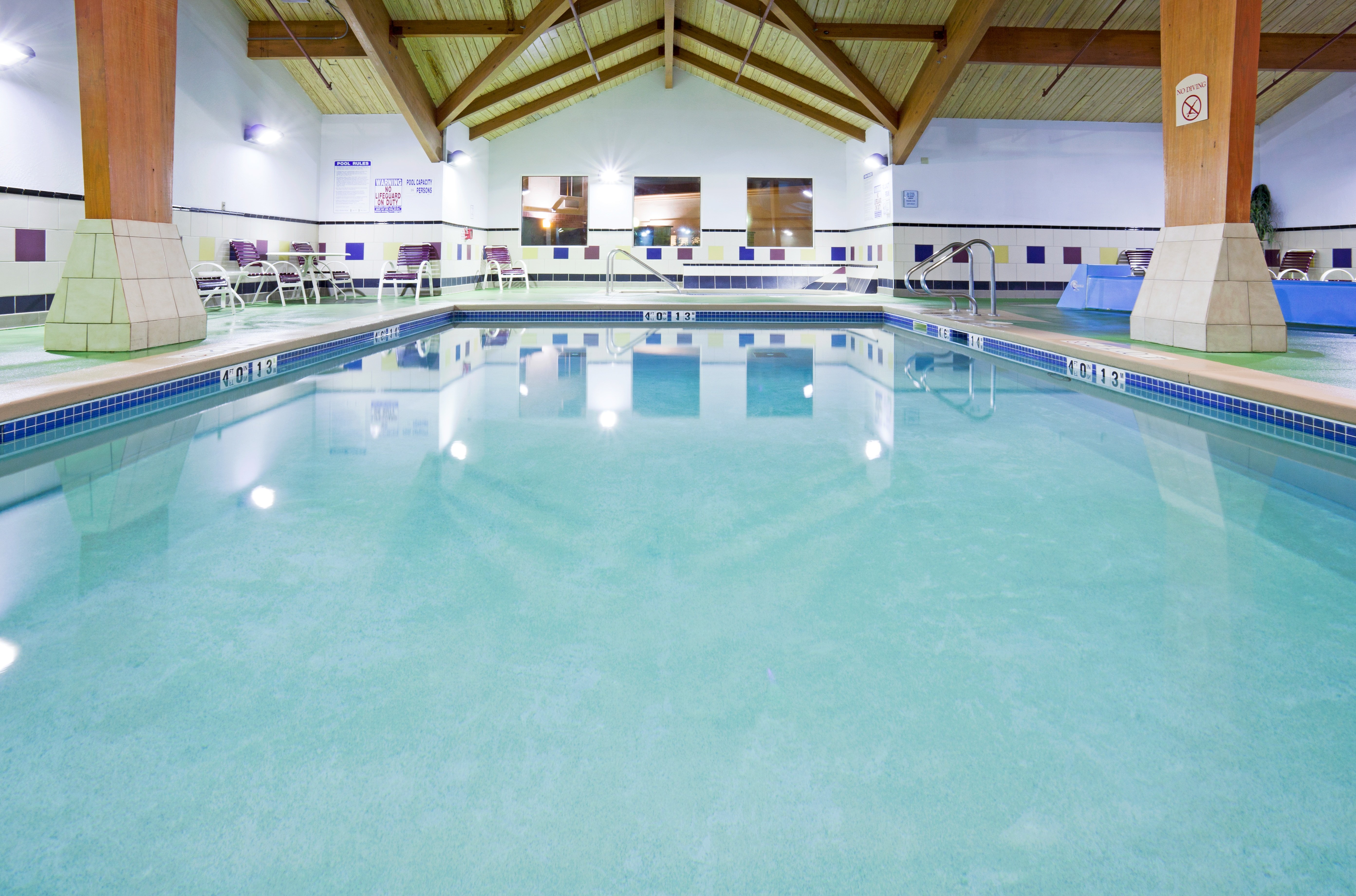 Holiday Inn Conference Ctr Marshfield 27/70