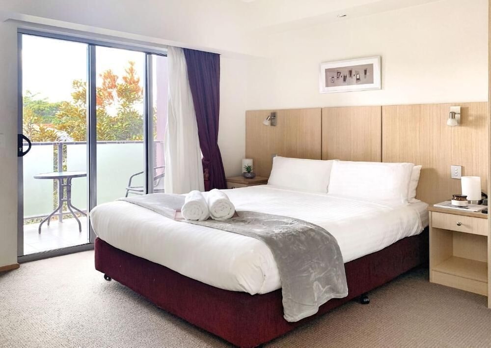 AIRPORT ASCOT MOTEL 25/64