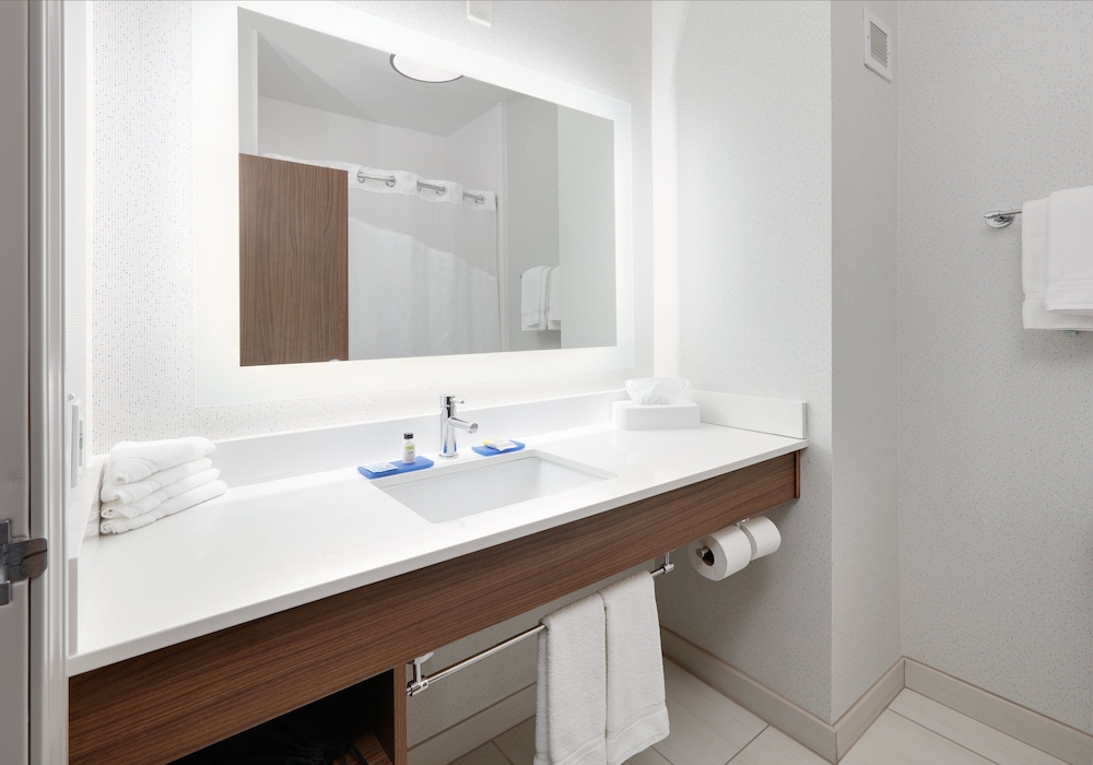 Holiday Inn Express Hotel And Suites Mitchell 23/67