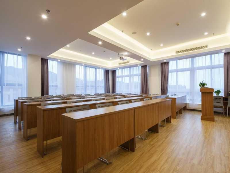 7 Days Premium (Chongqing Liangping People's Square Center) 20/35