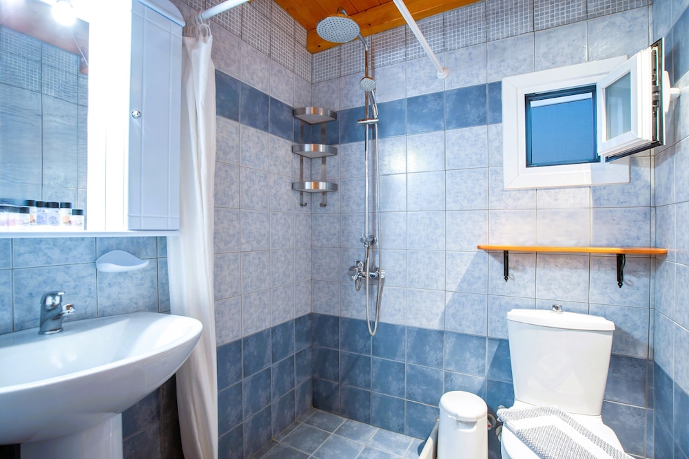 Kontaratos Studios & Apartments 45/50