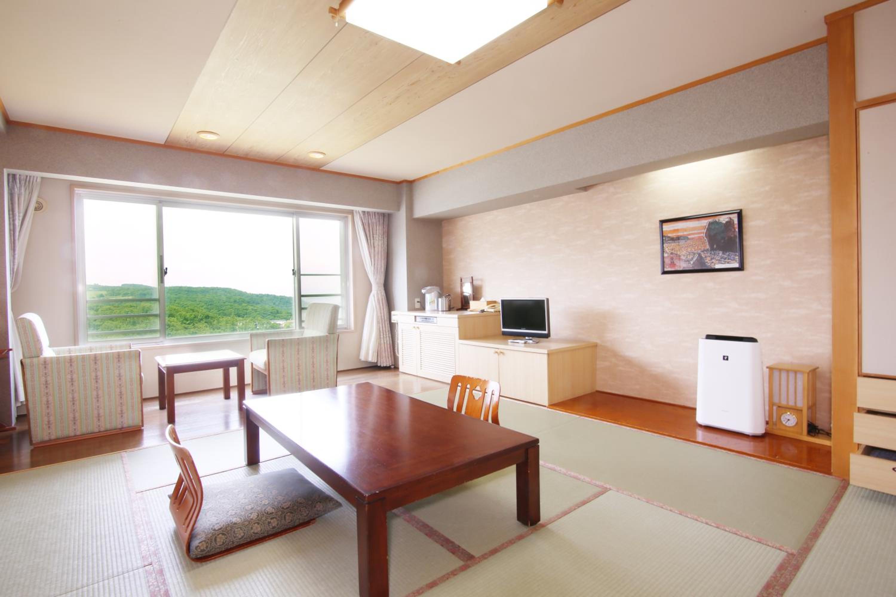 Japanese, West Wing
