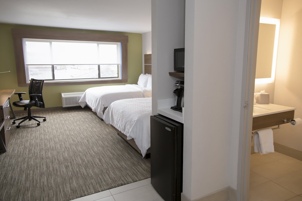 Holiday Inn Express and Suites Colorado Springs North an IHG Hotel 13/67