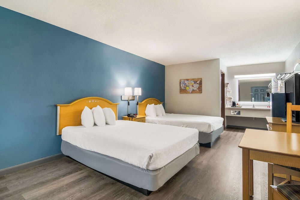 STANDARD, 2 QUEEN BEDS, HIGH FLOOR