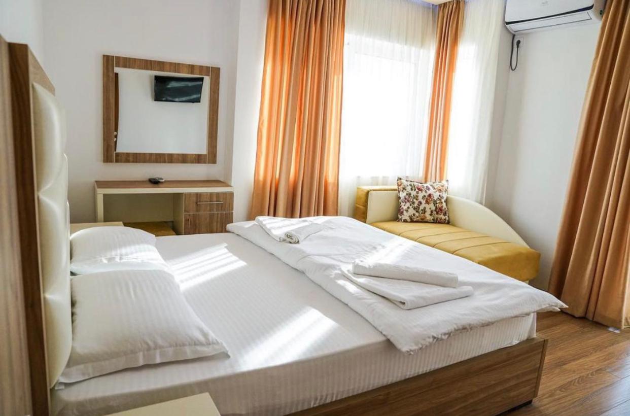 HOTEL LLOLLA 18/55