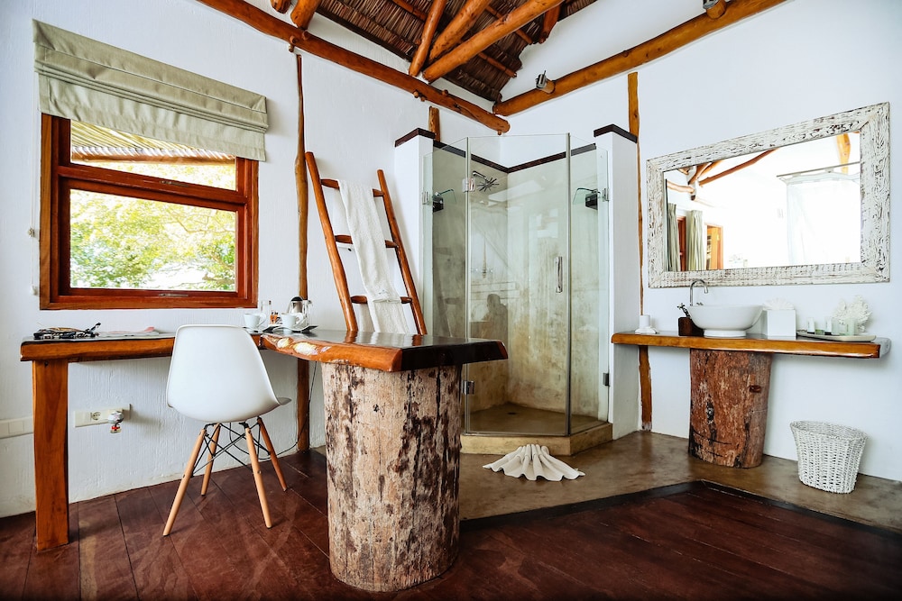 Vilanculos Beach Lodge T 29/50