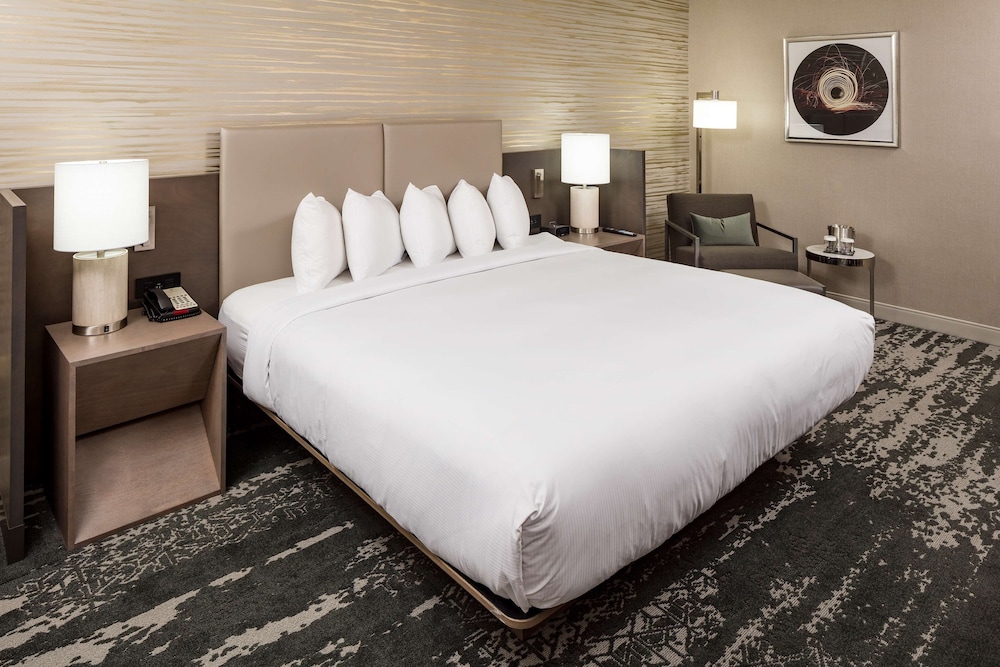 Doubletree By Hilton Boston Logan Airport Chelsea 18/48