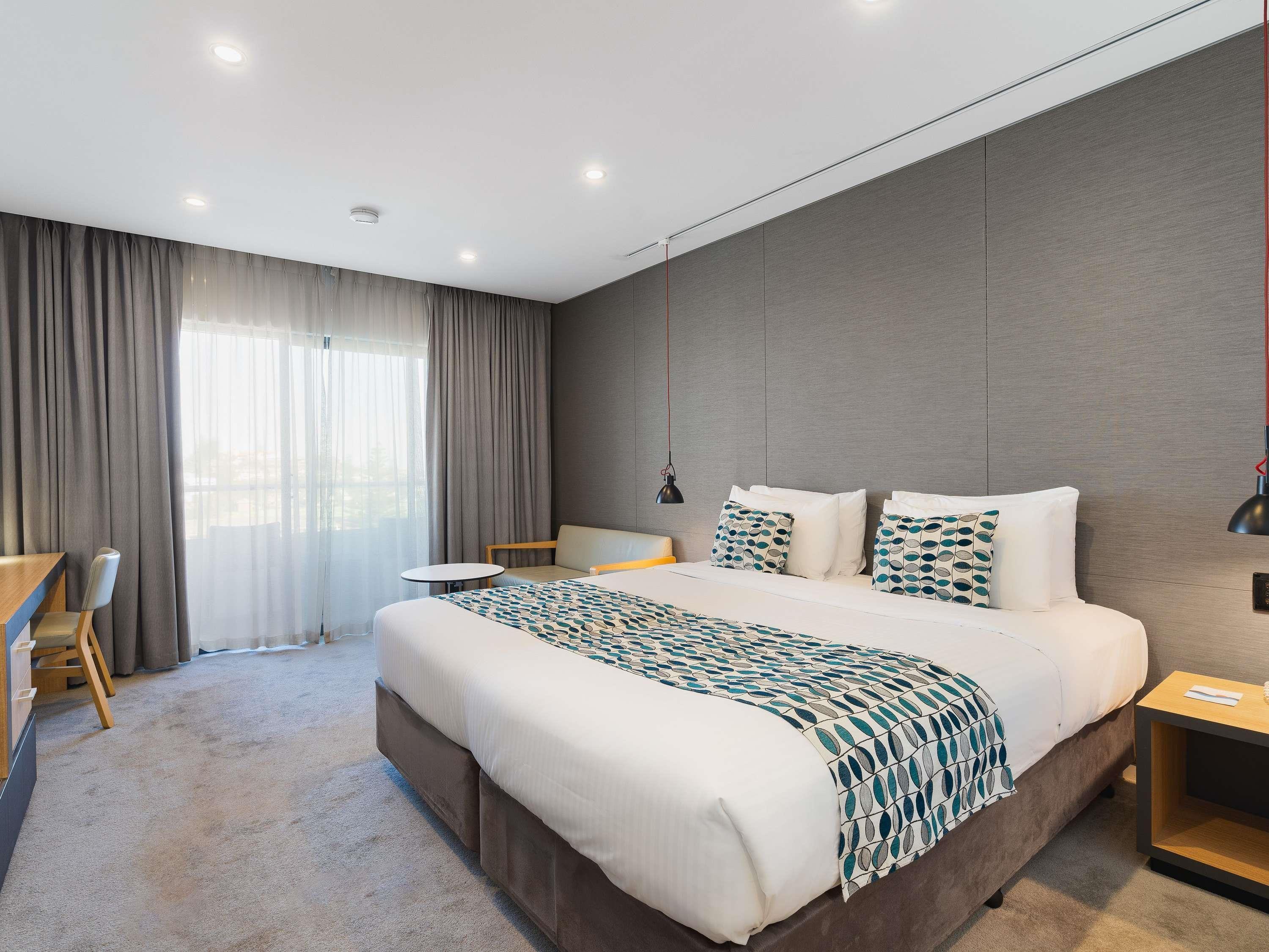 Deluxe, King Bed, City Side، Mantra Bunbury 2/6
