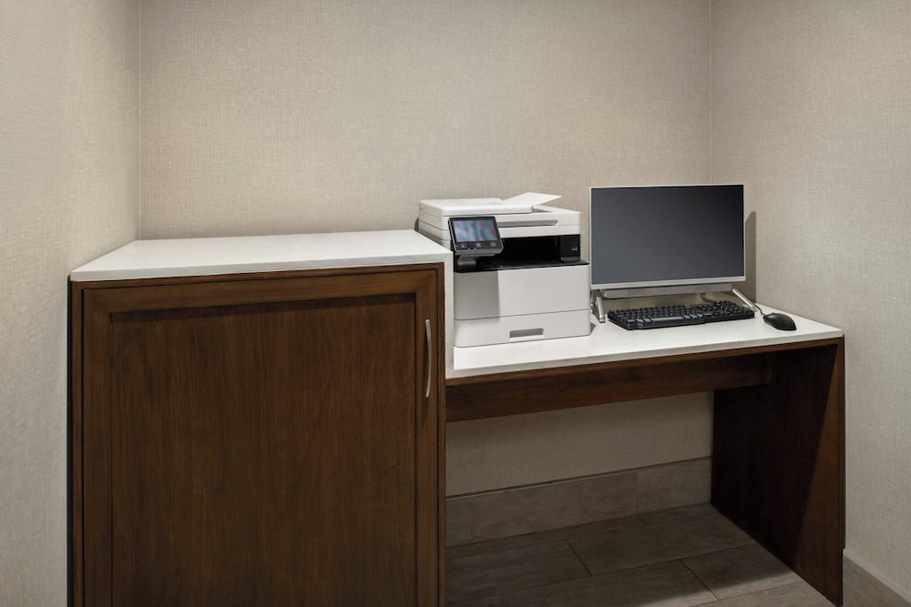 Holiday Inn Express Suites Rancho Cucamonga 45/57