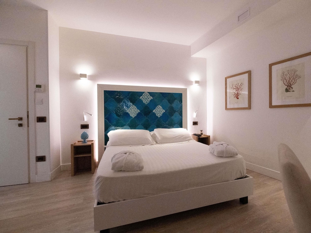 غرفة كلاسيكية بسرير كوين بإطلالة على الحديقة، Splendid Hotel Taormina 4/5