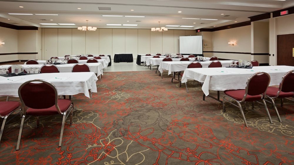 Holiday Inn Burlington Hotel And Conference Centre 58/76