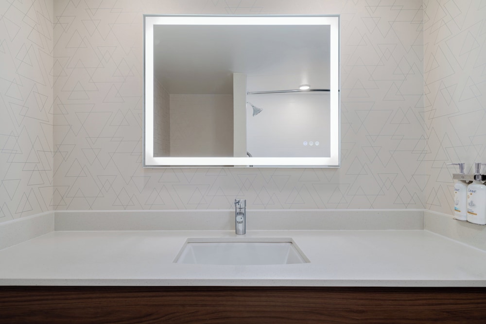 جناح بسريرين كوين مع أريكة، Holiday Inn Express Hotel Suites Bentonville 5/6