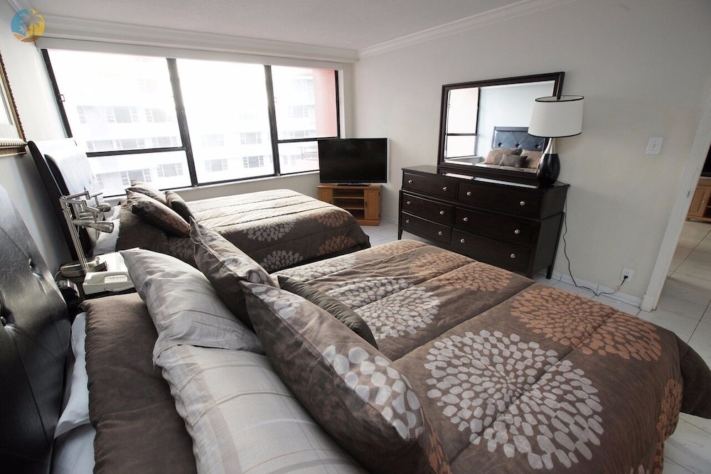 The Alexander All Suite Oceanfront Resort 24/50