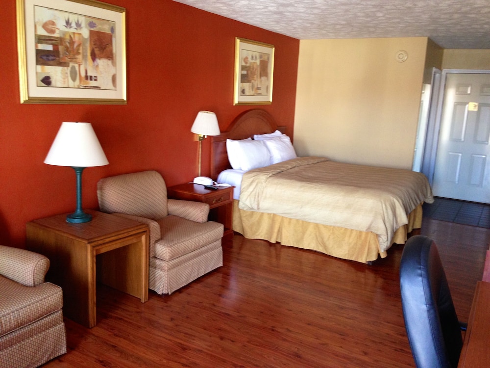Econo Lodge Sevierville-Pigeon Forge on the River 10/25