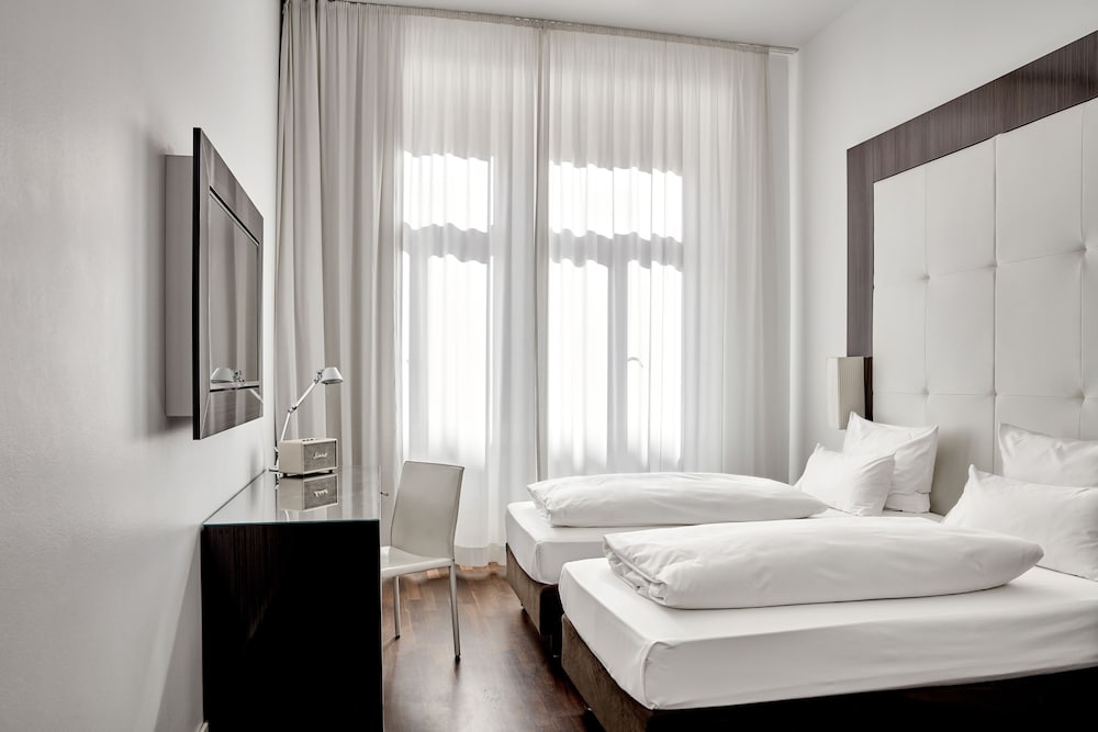 The Pure Hotel 24/51