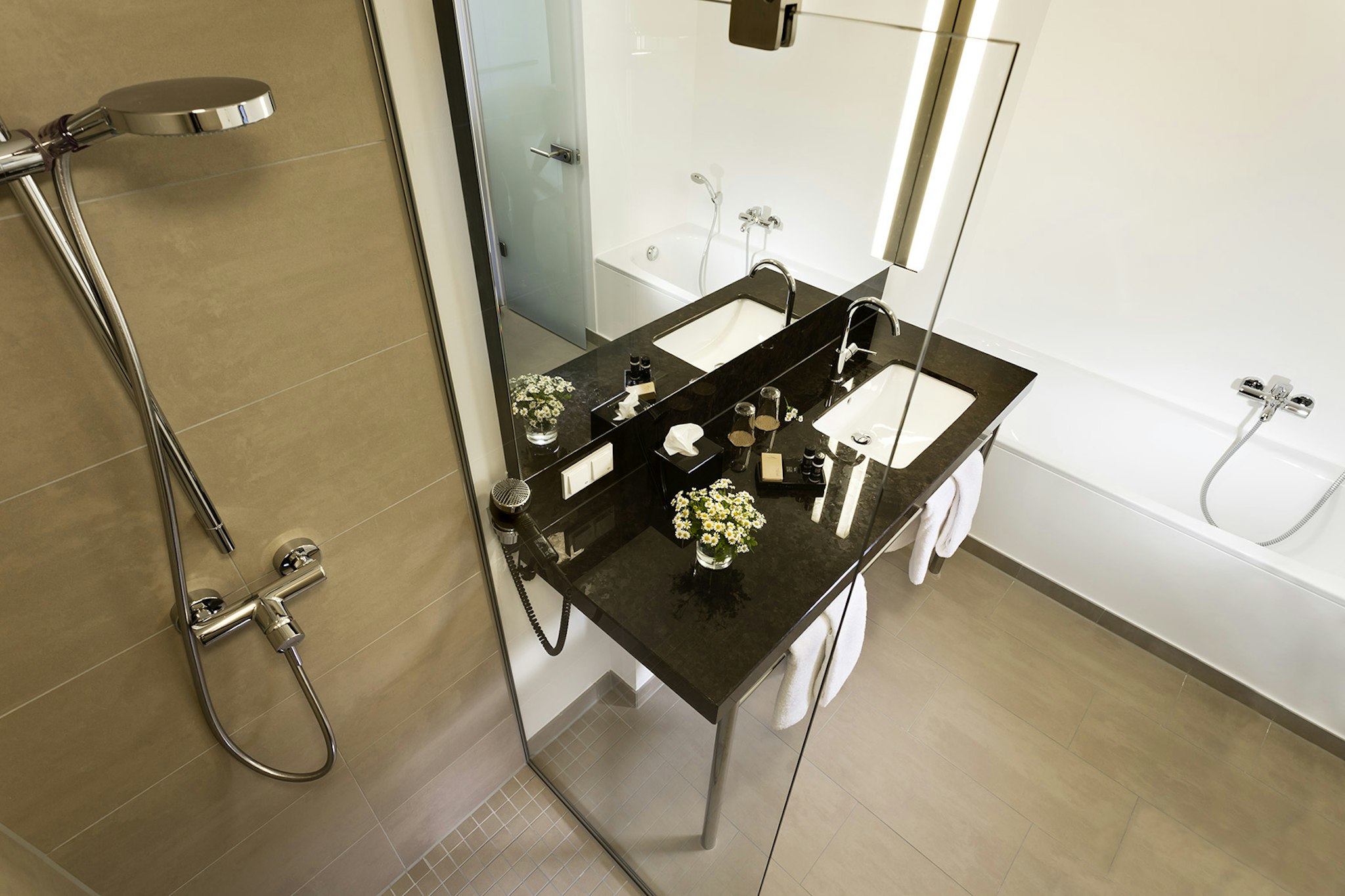 Hotel 47 41/42