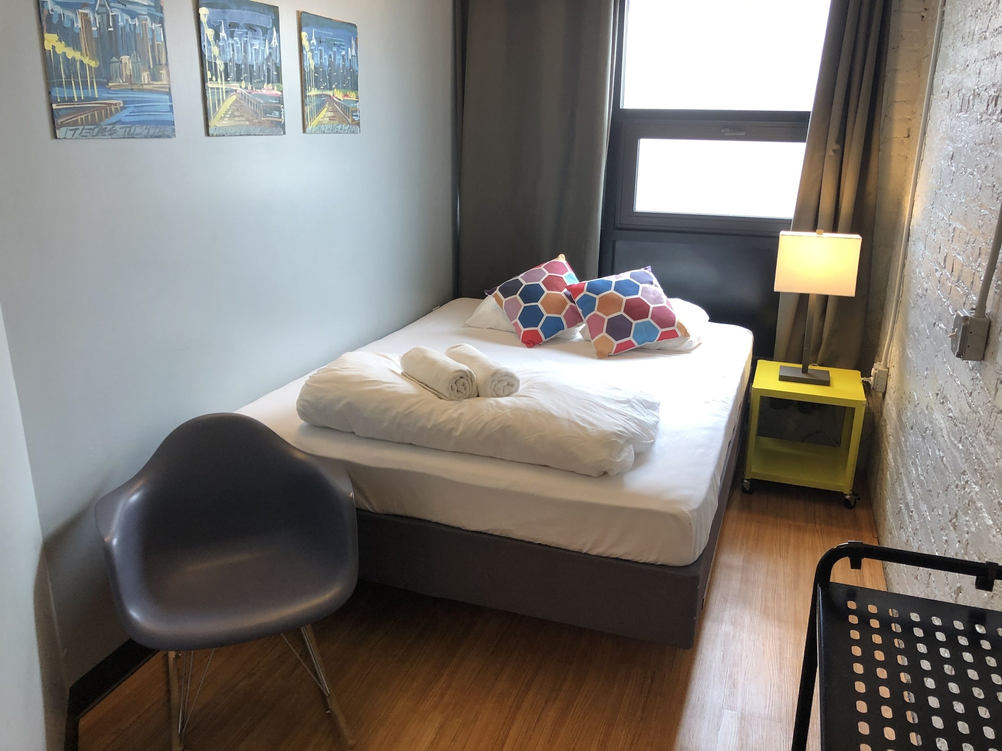 PRIVATE, QUEEN BED, ACCESSIBLE