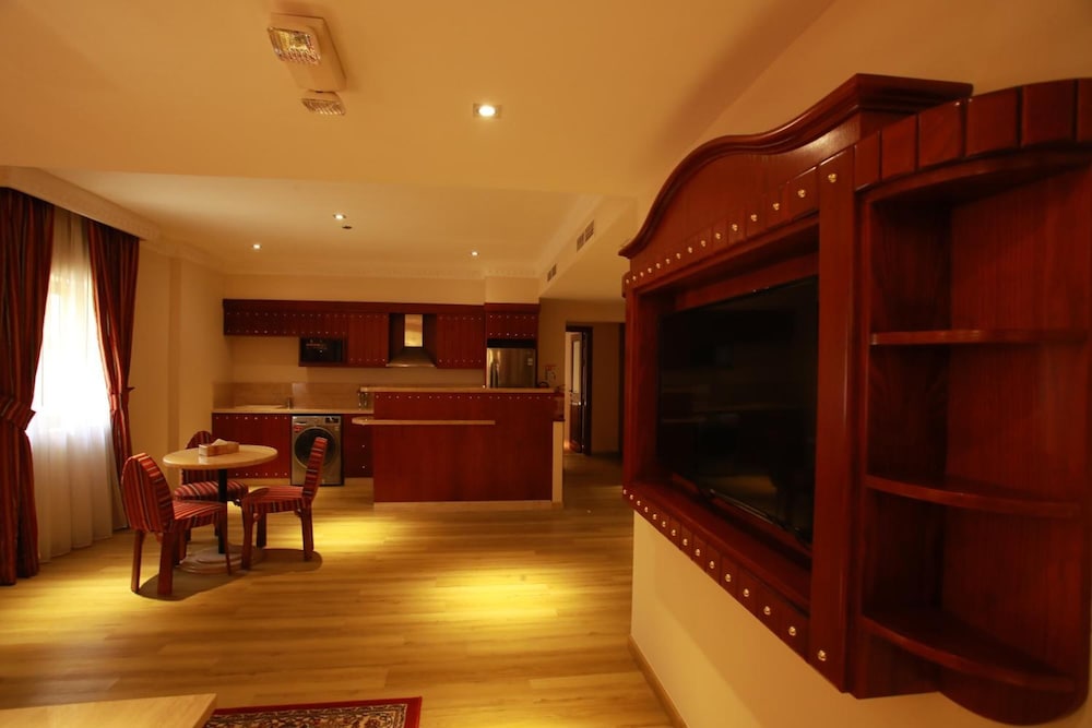 Al Liwan Suites Rawdat Al Khail 39/45