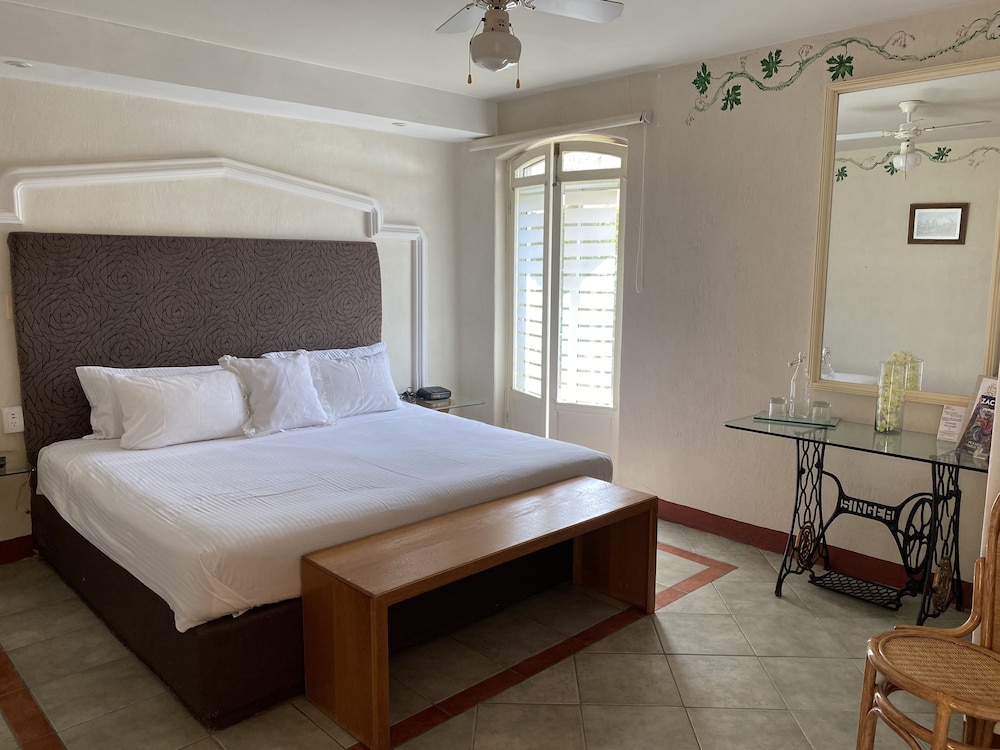 Hotel Casona de los Vitrales 17/50