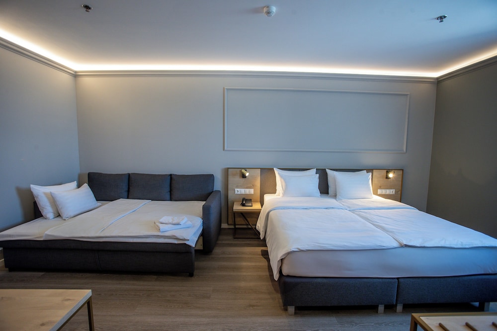 Expo Tower Hotel by Mellow Mood Hotels 25/82