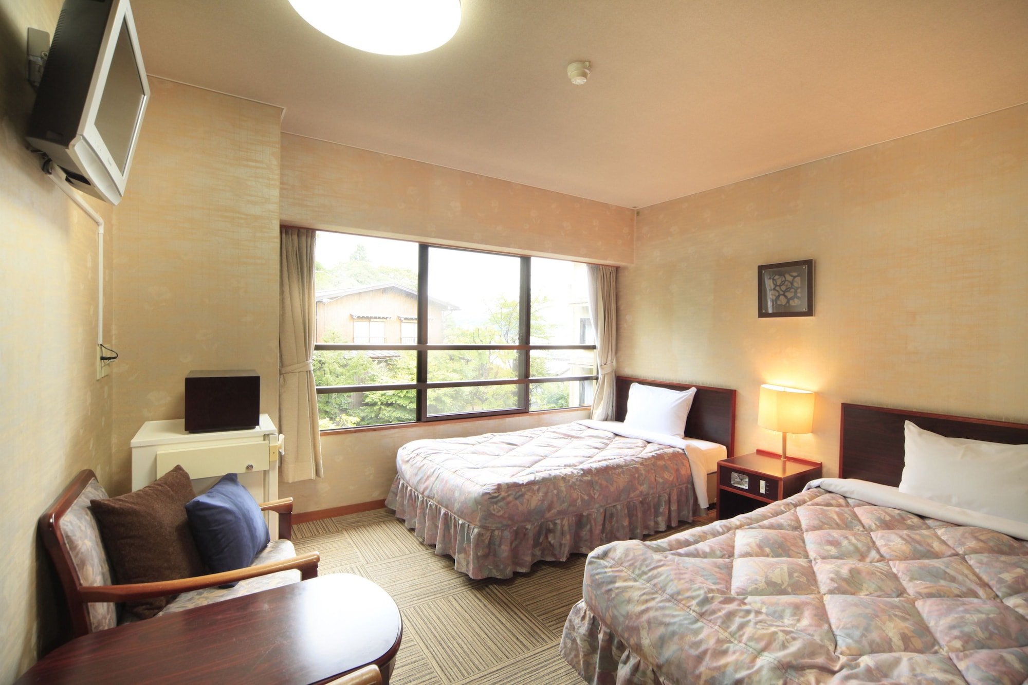 JAPANESE WESTERN, FUTON BED, MOUNTAIN VIEW