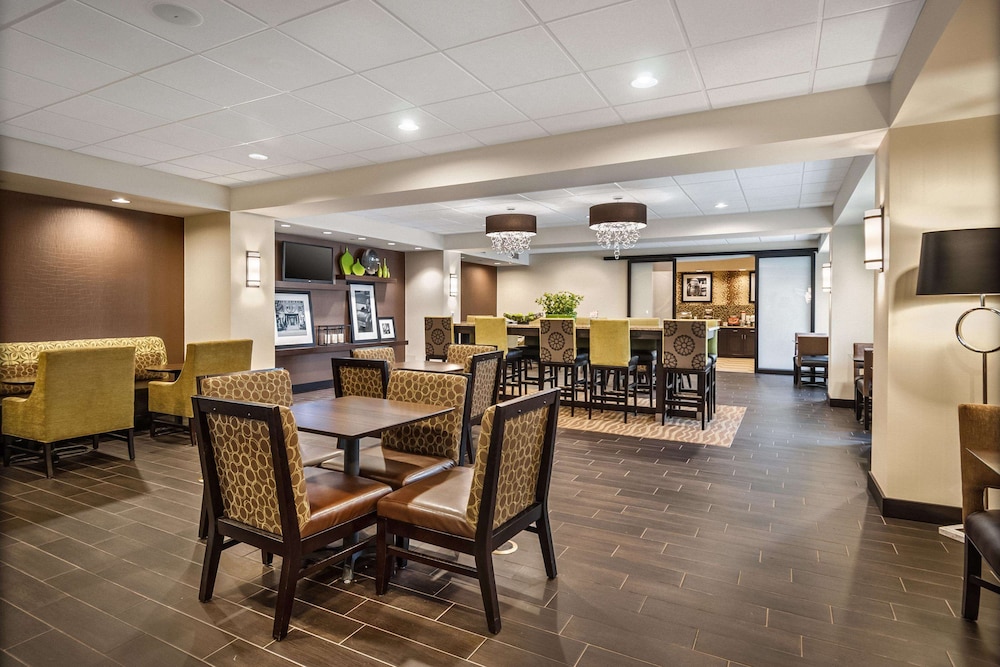 Hampton Inn Dover 40/55
