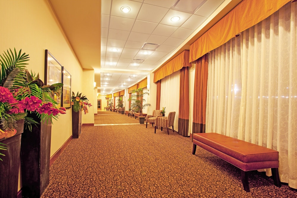 HOLIDAY INN BATTLE CREEK 24/47