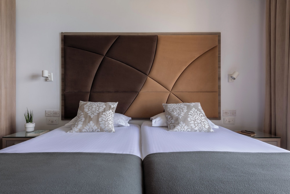 Plaza Regency Hotels 11/50