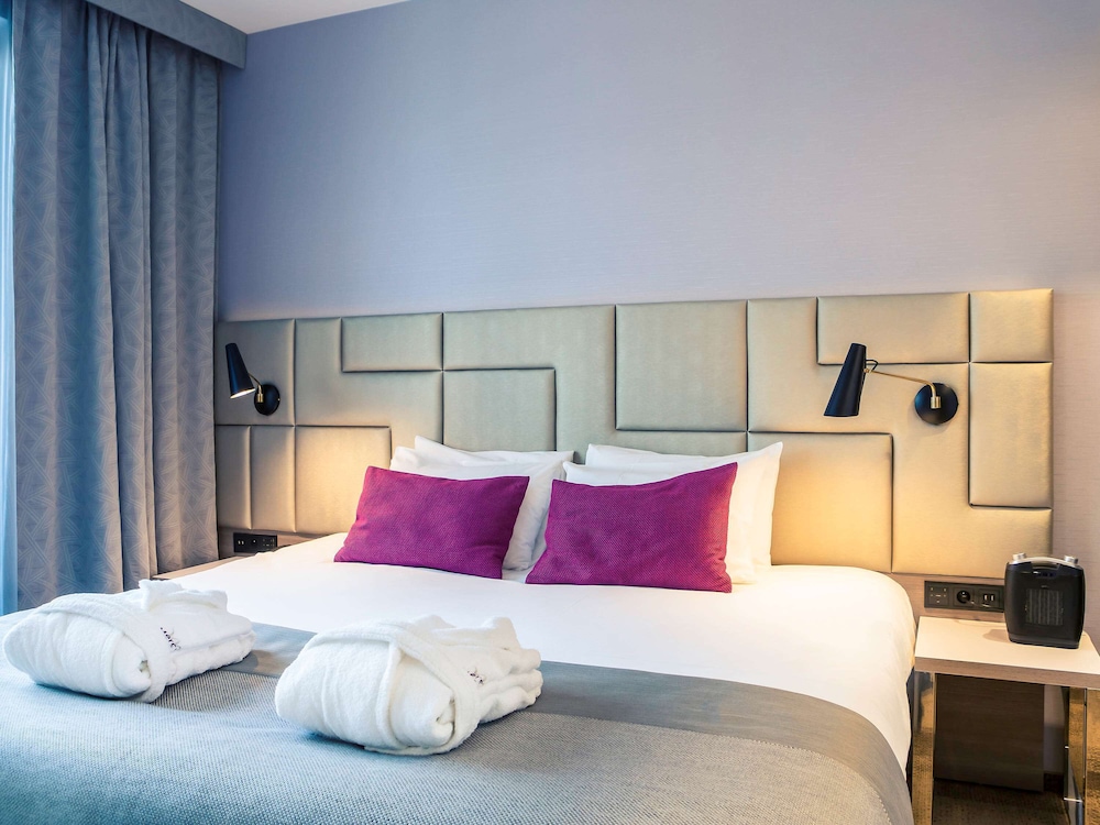 PRIVILEGE, DOUBLE BED