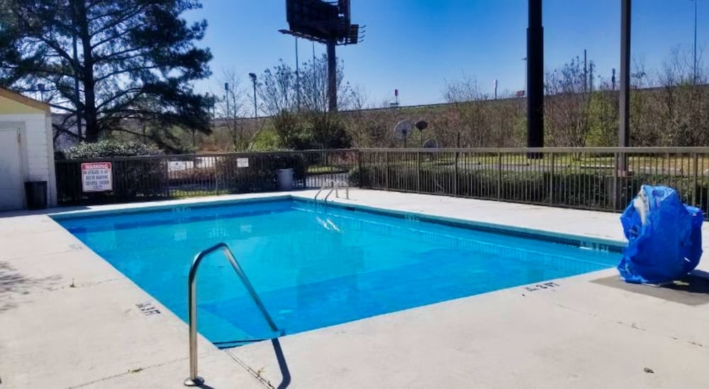 Days Inn by Wyndham Macon I-75 North 20/27