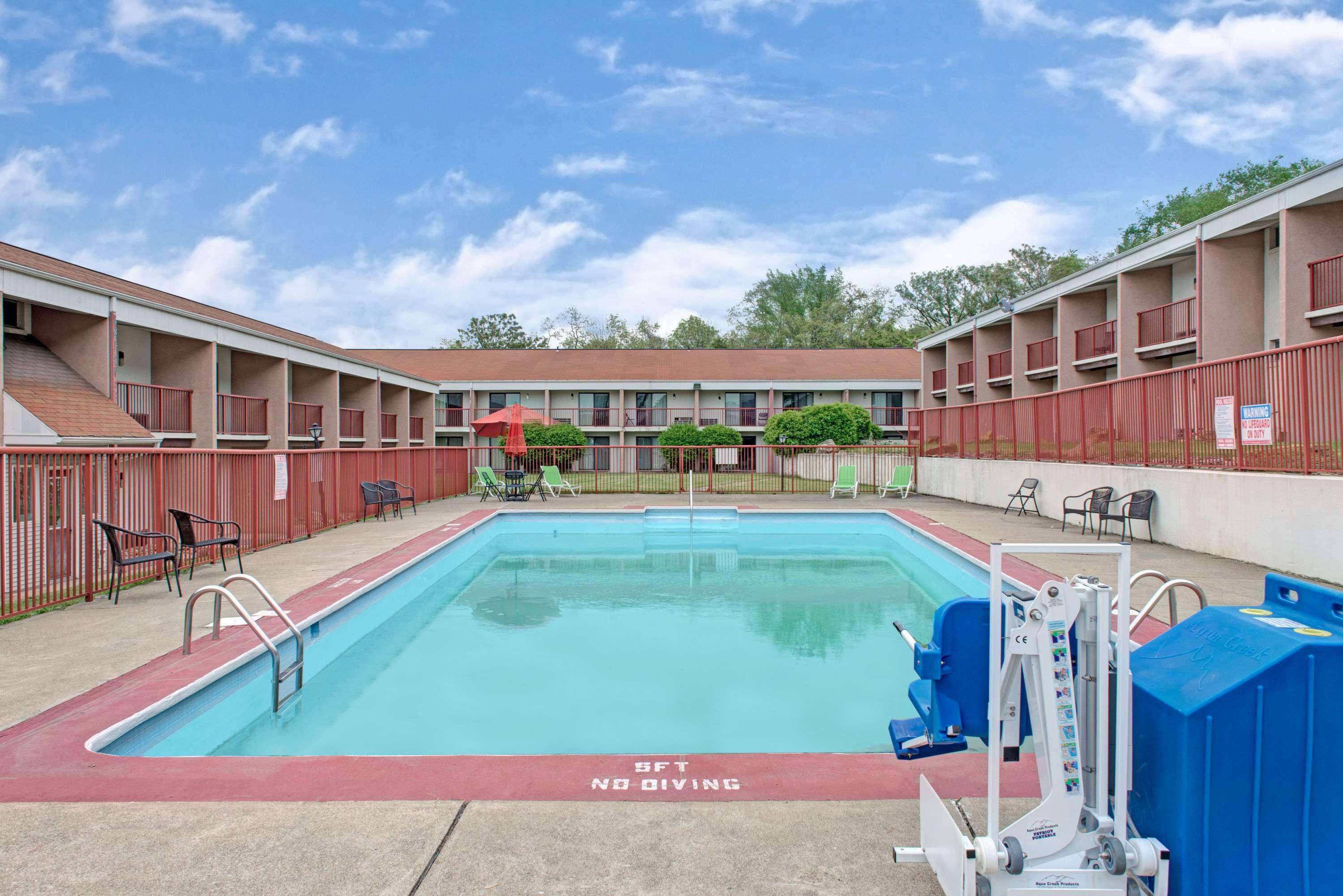 Days Inn by Wyndham Washington Pennsylvania 12/16