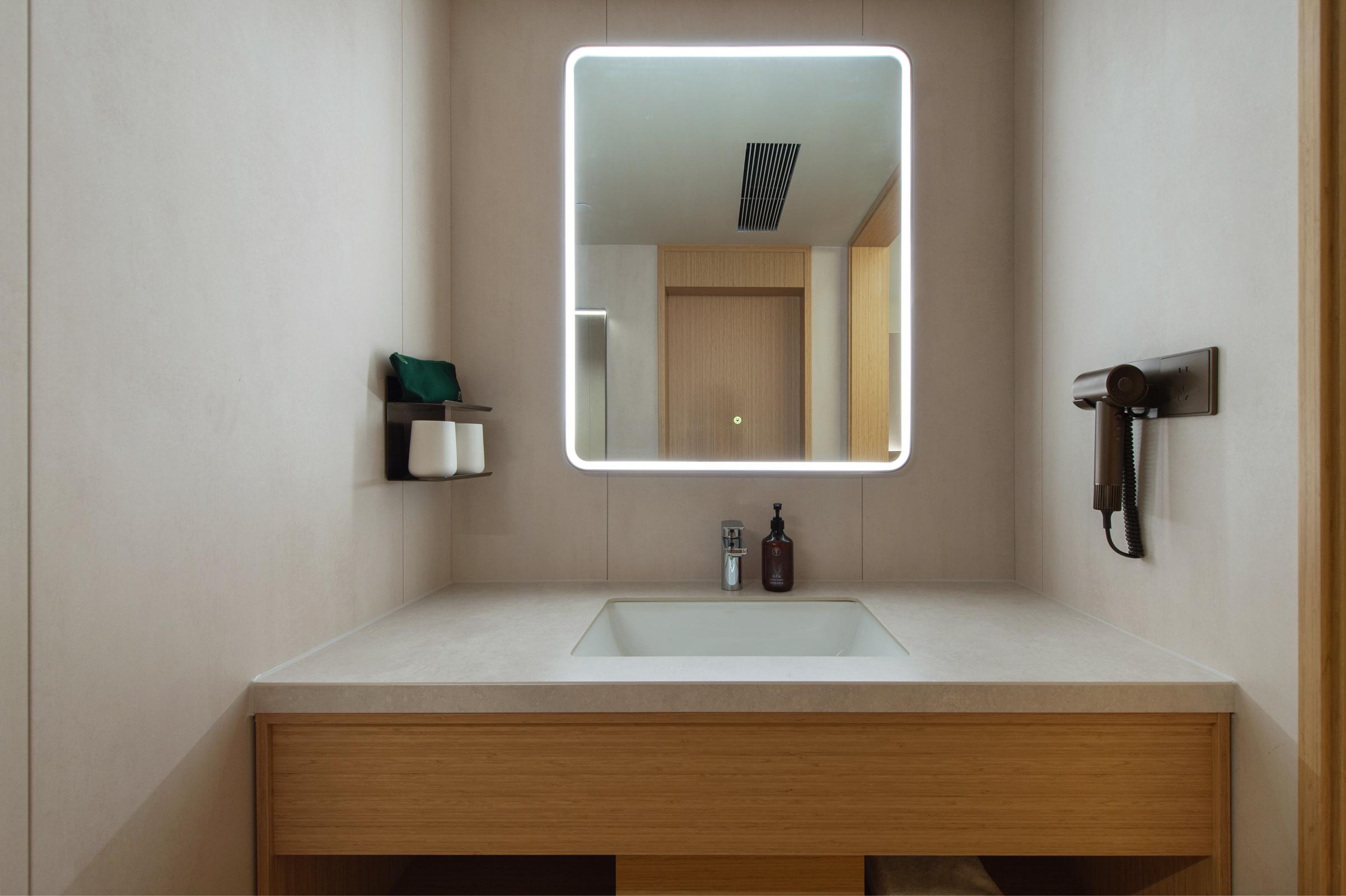 Ji Hotel (Guangzhou Tianhe East Railway Station) 48/50