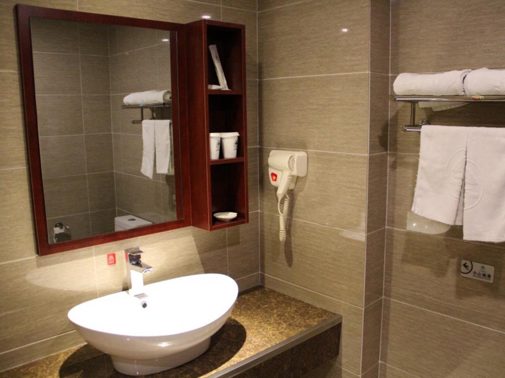 GREENTREE INN NANTONG TONGZHOU SHIJI AVENUE JIANGHAIHUANGDU EXPRESS HOTEL 18/19