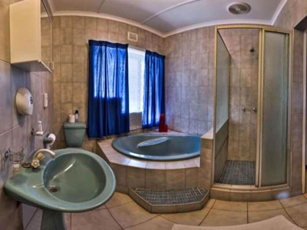 La Rochelle Inn 7/19