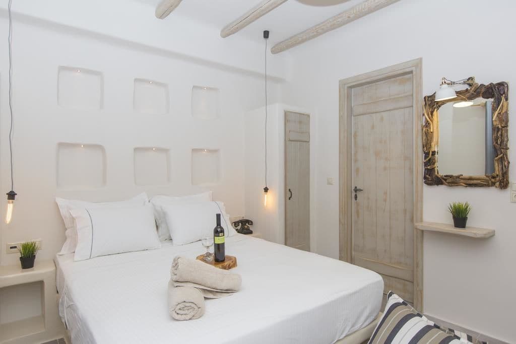Deluxe, Suite, Queen and Twin Beds