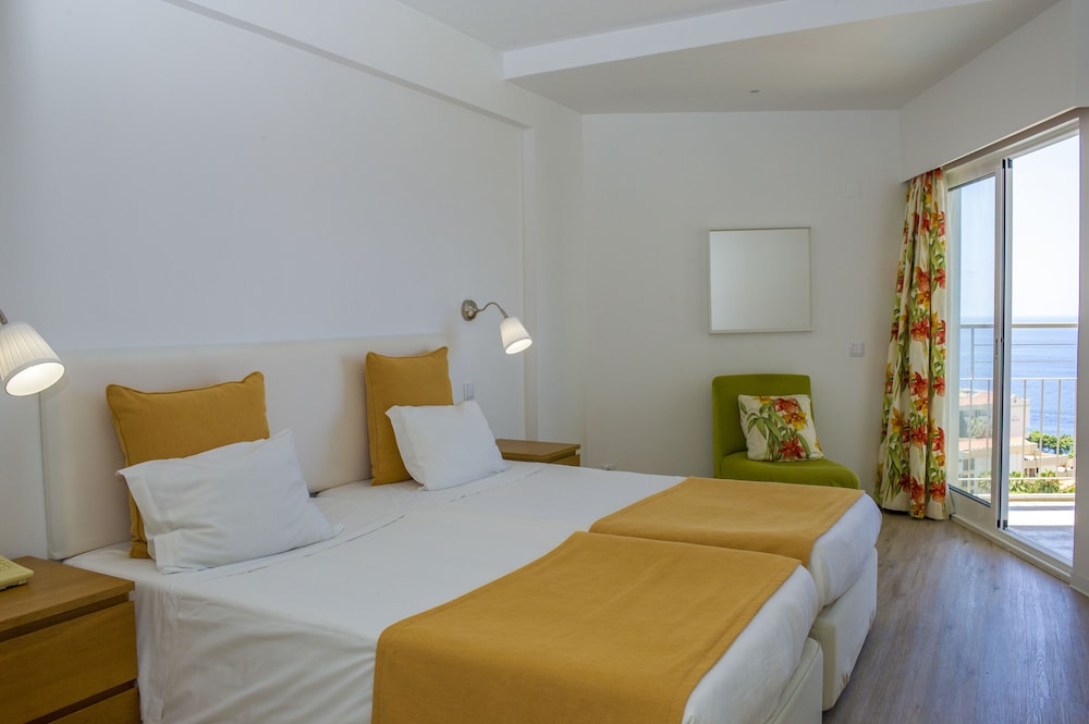 1 BEDROOM, FAMILY, APARTMENT, PARTIAL OCEAN VIEW