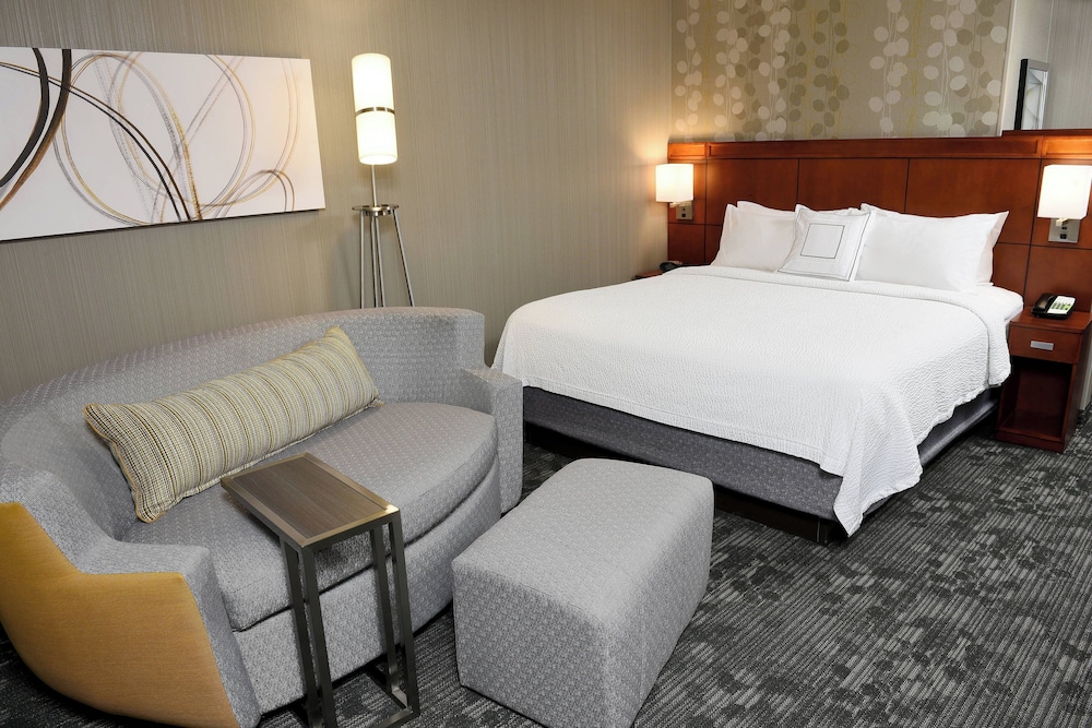 Room at COURTYARD BY MARRIOTT SIOUX FALLS, SIOUX FALLS - SD