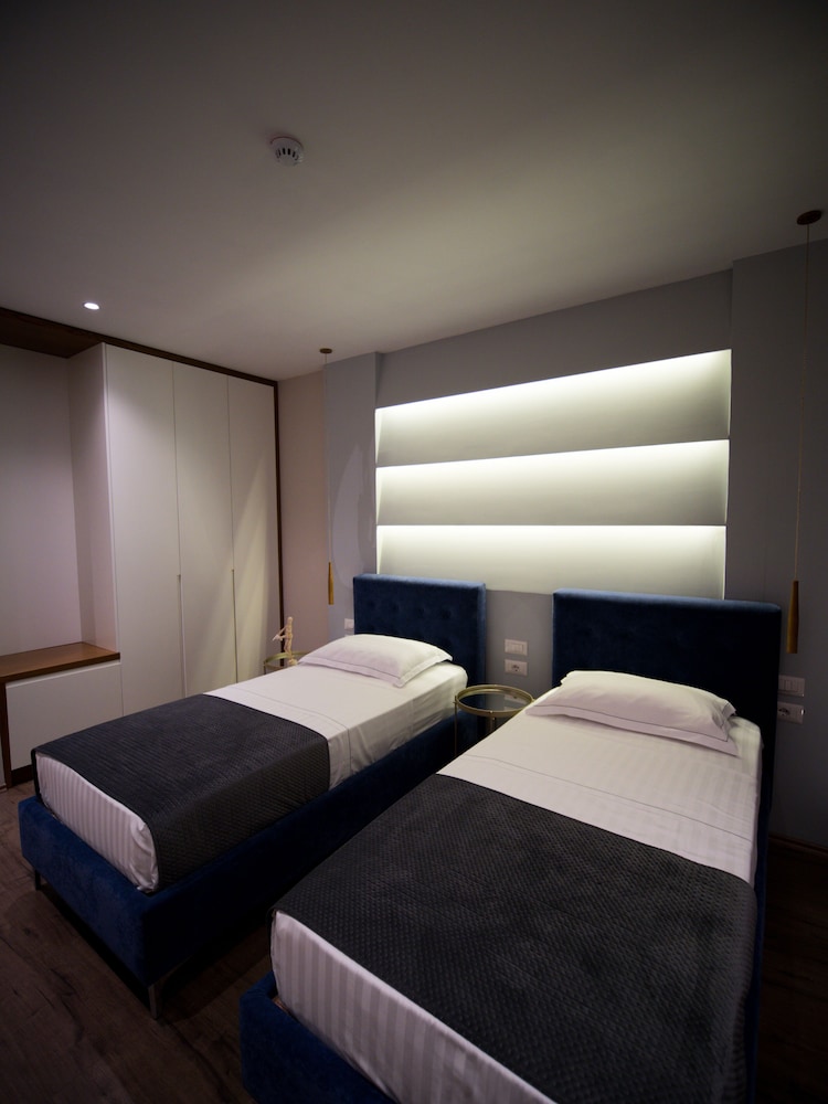 Light Hotel 20/35