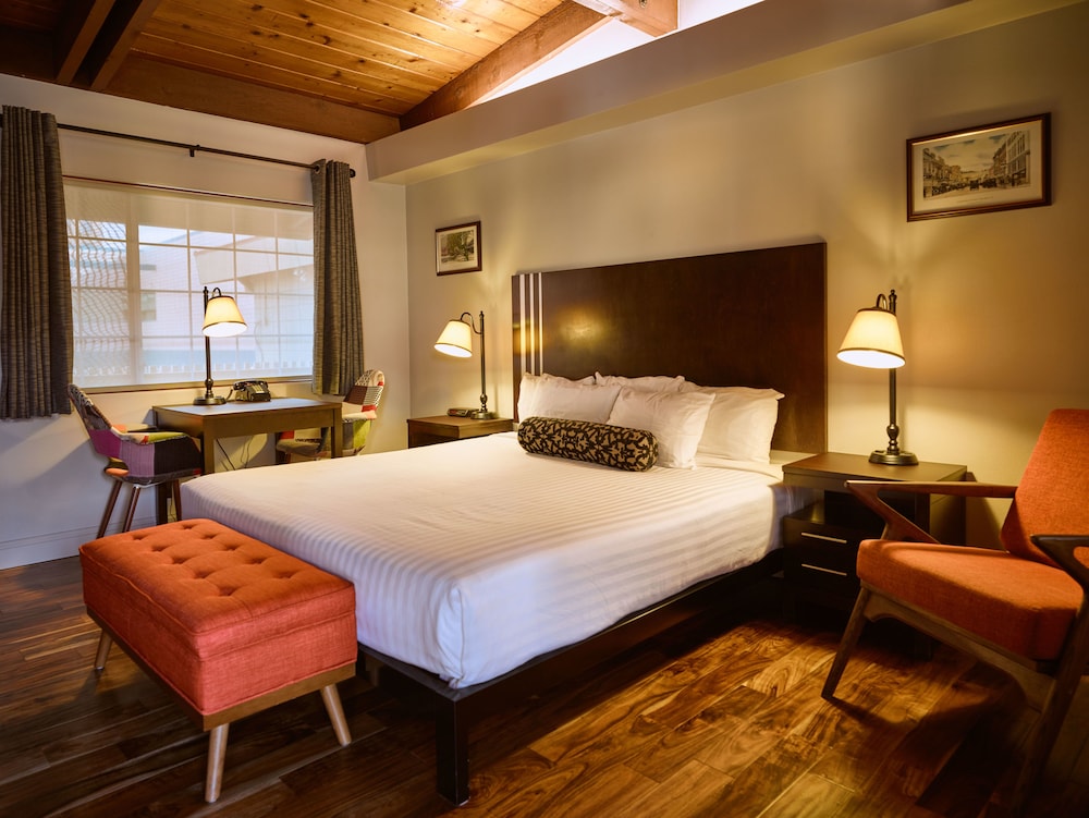 STANDARD, KING BED