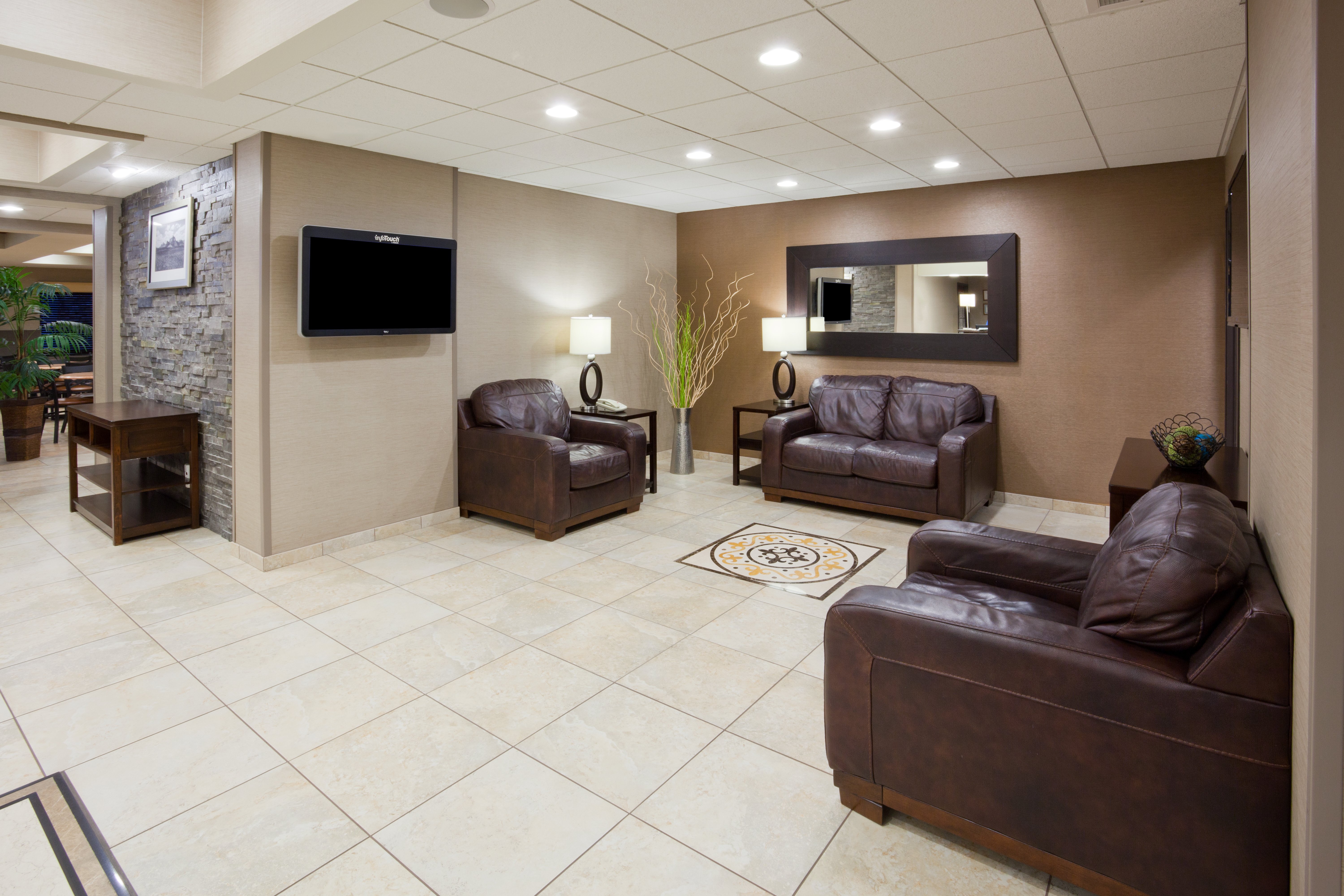 Holiday Inn Express Hotel Suites Aberdeen 46/61