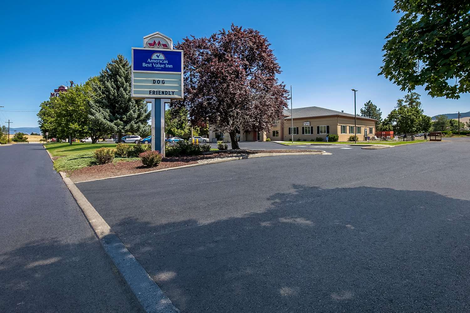 Americas Best Value Sandman Inn 34/37