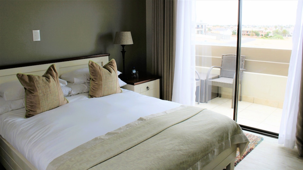 2 BEDROOMS, DELUXE, APARTMENT