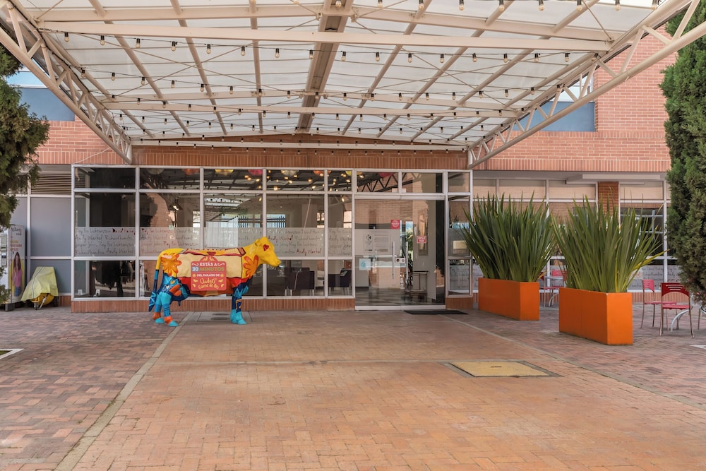 Pop Art Hotel Y Centro De Convenciones 65/70