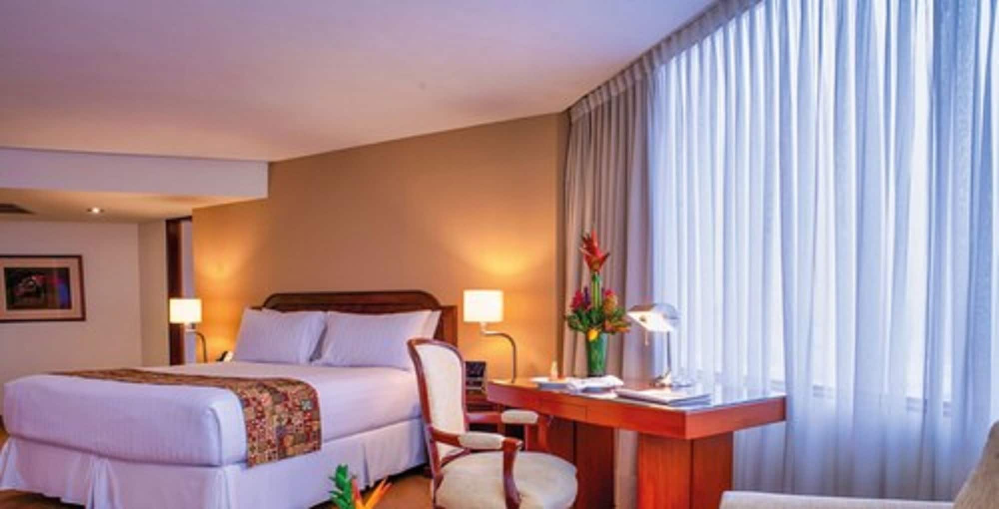 PREMIUM, SUITE, KING BED