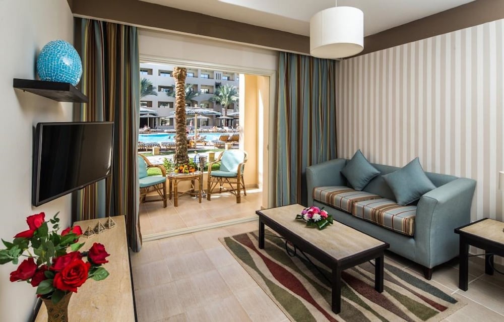 El Karma Aqua Beach Resort 37/50