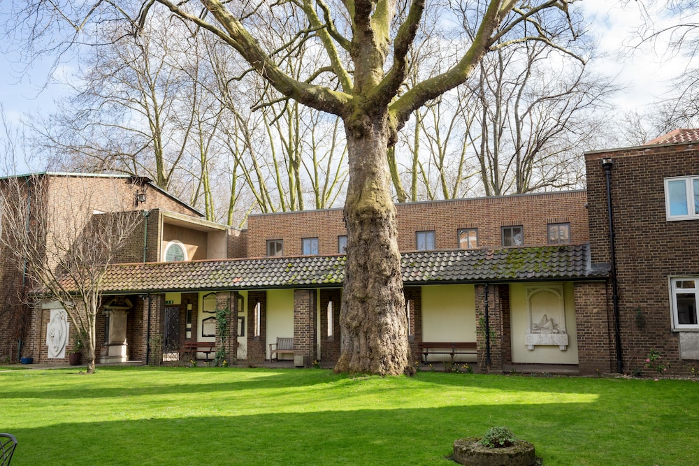 The Royal Foundation of St Katharine 72/75