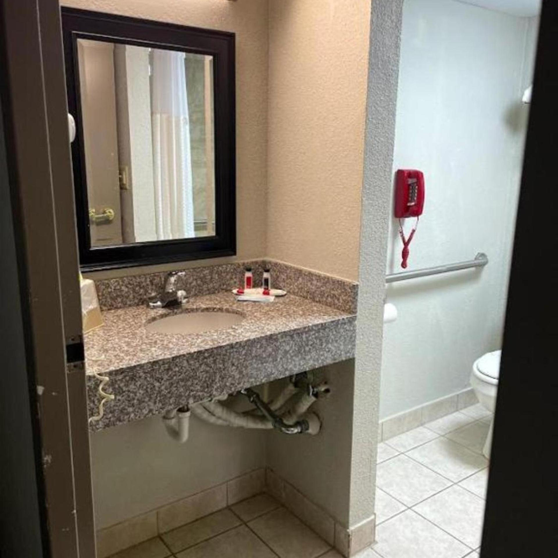 غرفة بسرير كوين لذوي الإعاقة، Hotel Fort Wright Cincinnati Area 8/9